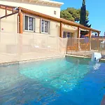 Сasa de vacaciones House With Pool Near Park Guell *