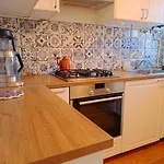 Сasa de vacaciones House With Pool Near Park Guell Barcelona