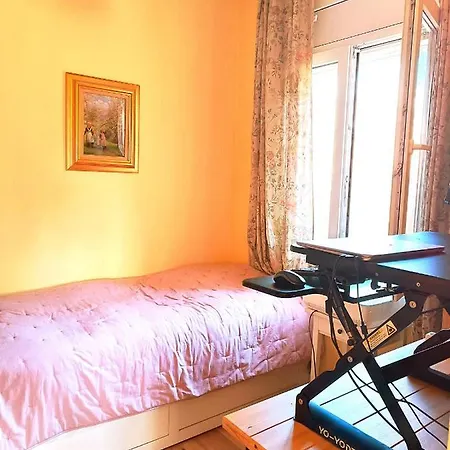 Dom wakacyjny House With Pool Near Park Guell Barcelona